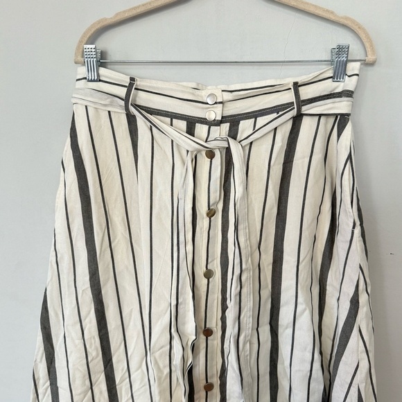 LOFT Gray and White Striped A-Line Skirt, Tie Belt, Size 8 - Picture 2 of 7
